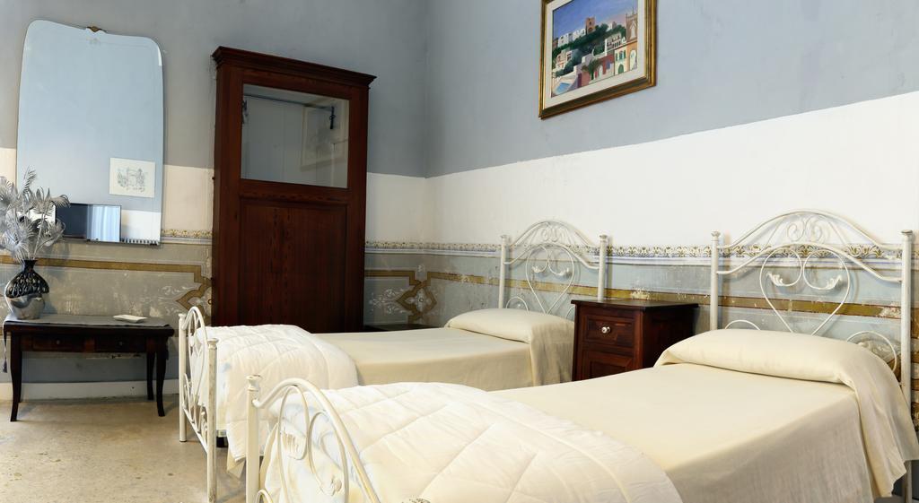 B&B Dimora Muzio And Restaurant 갈리폴리 객실 사진